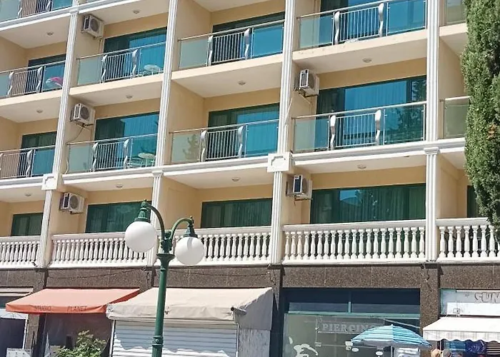 Miramar Palace 612s *